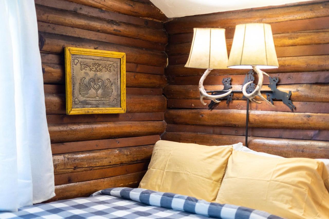 Log Cabin Motel 파인데일 외부 사진